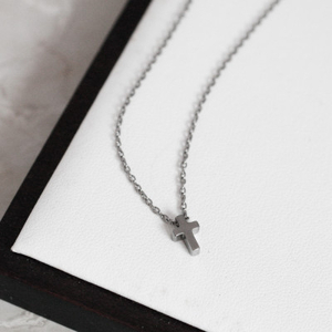 純チタンクロスプチペンダント ネックレス 変色しにくい ギフト 大人 かわいい 新潟県 弥彦村_金属アレルギー対応 ジュエリー アクセサリー ペンダント ギフト プレゼント 贈答_【配送不可地域：沖縄県】【1288847】