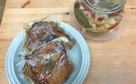 国産鶏もも肉のオーブン焼きとピクルスのセット 惣菜