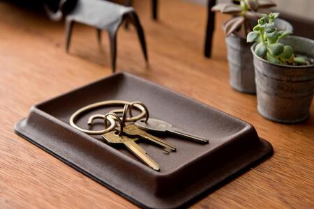 colmレザートレイSサイズ　ブルー　立体成型で作った本革製トレー