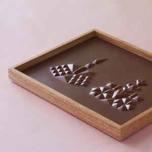 colm ひな人形 キャメル「本革を立体成型してつくった現代のインテリアに馴染むひな人形」