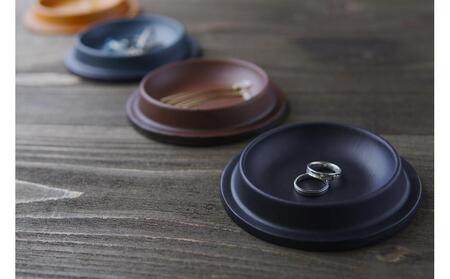 colmレザートレイ丸型Sサイズ　ブラック　立体成型で作った本革製トレー