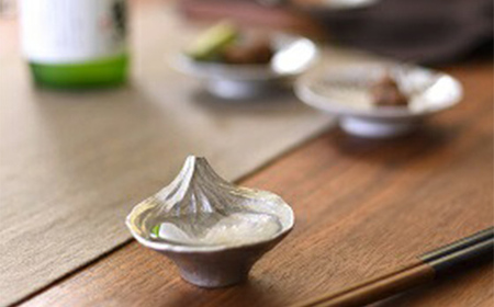 銀雅堂 さかさ富士猪口 おちょこ 錫 酒器 富士山 プレゼント ギフト 富山 高岡 工芸品 装飾品 和装  FAD-0179