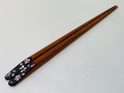 螺鈿蒔絵のお箸箱です