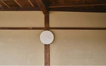 珪藻土の時計(掻き落とし仕上げ) / ホワイト(NY21-03 WH)レムノス Lemnos 時計 工芸品 装飾品 インテリア FAD-0562