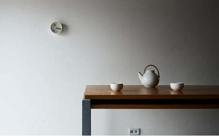 kehai / 漆喰（KM22-01 WH） 装飾品 工芸品 時計 時間 インテリア 半透明 ガラス オブジェ アルミ 高田製作所 壁掛け時計  FAD-0865