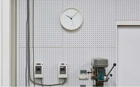 City Pop [電波時計] / ホワイト（YK23-03 WH） インテリア 掛時計 時間 SKPムーブメント シンプル 都会的でシックなクロック リビング 寝室  FAD-1038