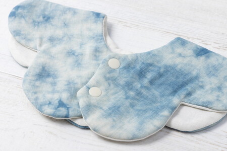 魚津藍むら染めリバーシブルスタイ | ギフト 喜ばれるプレゼント 赤ちゃんにもピッタリ ふんわり 肌にやさしい ダブルガーゼ ハンドメイド ※北海道・沖縄・離島への配送不可