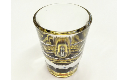 白桜が浮き立つ本漆 螺鈿グラス 44ml 大正２年創業 老舗仏壇店の技術 おちょこ ショットグラス お猪口 酒器 職人 おしゃれ 富山 魚津漆器 富山県魚津市 ふるさと納税サイト ふるなび