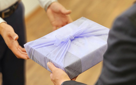 魚卸問屋はりたや自慢の鱒寿司個包装炙り9個入 ｜ トラウトサーモン 厚切り 国産の笹 魚卸問屋 熟練職人 厳選素材 個包装 食べきりサイズ 手造り お土産 ご贈答 ※北海道・青森・九州・沖縄・離島への配送不可