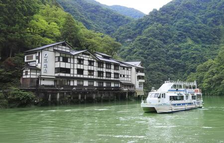 大牧温泉と庄川遊覧船で使える　施設利用券3,000円