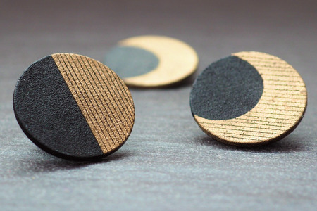 漆月ブローチ 半月 1個 [越久米作 富山県 朝日町 34310305]