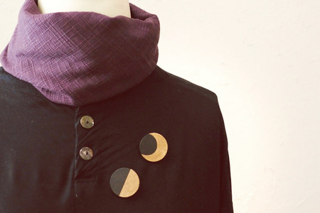 漆月ブローチ 半月 1個 [越久米作 富山県 朝日町 34310305]