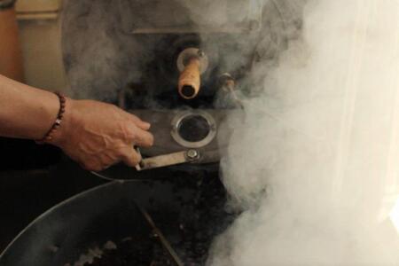 【定期便3回】遠赤外線自家焙煎　店主のおすすめコーヒー豆セット3種（各200g×3）