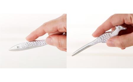 モダンなアルミ鋳物の菓子切りセット(雉と魚)