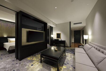 ＜連携不可＞【THE HOTEL SANRAKU KANAZAWA 】平休日1泊朝食付 ペア宿泊券《スイートツイン》