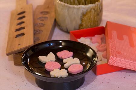 加賀藩御用菓子司 森八「落雁手作り体験教室 」(2名様)