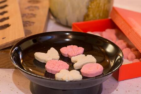 加賀藩御用菓子司 森八「落雁手作り体験教室 」(2名様)