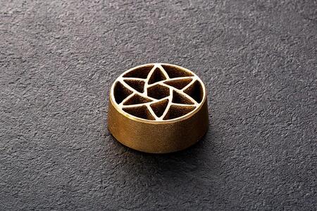 花をみずみずしく長持ち！針のない剣山 / Hana-L