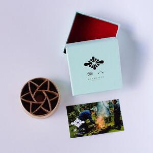 花をみずみずしく長持ち！針のない剣山 / Hana-L