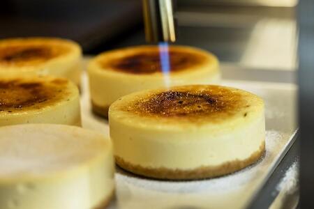 こめはなチーズケーキ ホール ブリュレ(直径12cmホールサイズ)