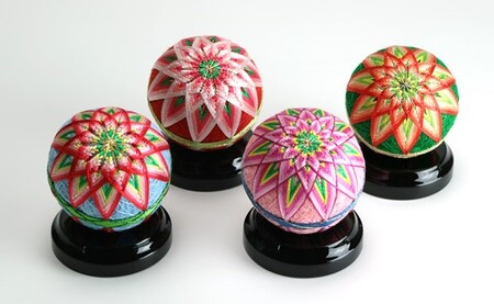 【加賀手まり】（ピンク）花てまり・小［黒塗台］