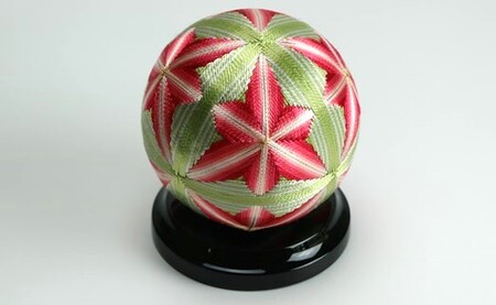 【加賀花てまり】（しゃくなげ）花てまり・大［黒塗台］