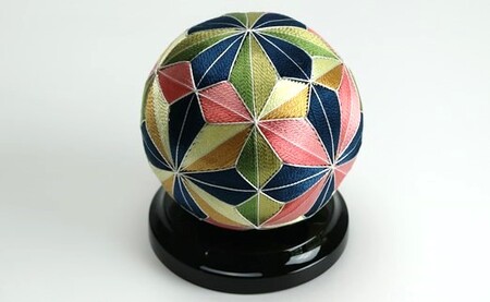 【加賀花てまり】（麻の葉・青）花てまり・大［黒塗台］