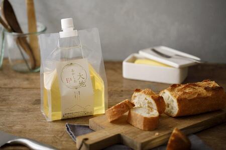 金澤やまぎし養蜂場の 大地のあかしあはちみつ1000g(便利ボトル付)