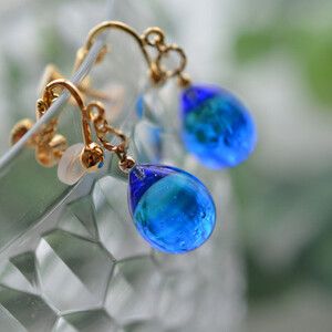 【Soukore】ガラスアクセサリー・ブルー・イヤリング(ゴールド)【1626461】