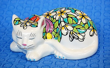 九谷焼「眠り猫 プルメリア」糠川孝之作