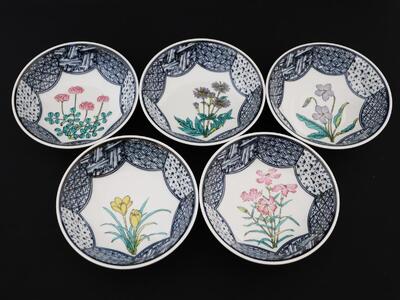 九谷焼　4.5号小鉢揃　草花絵変り （5枚セット）a01 食器 キッチン雑貨 キッチンアイテム 雑貨 小物 お皿 小皿 食卓 テーブルコーディネート 