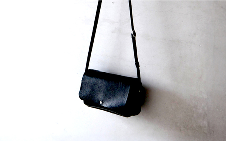 お散歩ポーチ ワイド マチ付き 【ブラック】 本革 イタリアンレザー  / 軽量 ショルダーバッグ 牛革 シンプル 小浜市 / topiv[BFAI019]