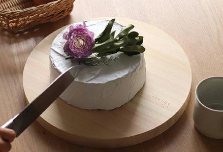 福井県産のヒノキを使った丸いまな板『teine』真ん丸型