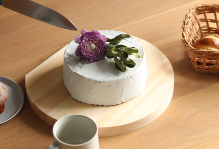 福井県産のヒノキを使った丸いまな板『teine』D型