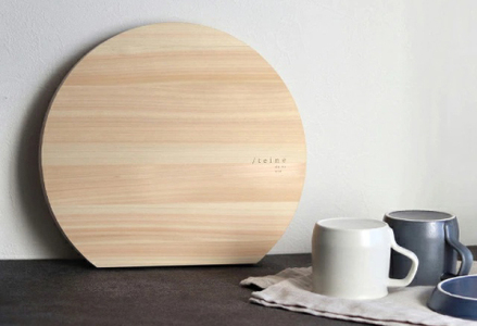 福井県産のヒノキを使った丸いまな板『teine』D型