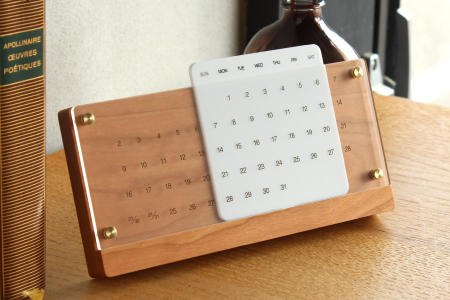 【Hacoa】木の経年変化を楽しむ卓上万年カレンダー チェリー 「Desk Calendar Eternal」