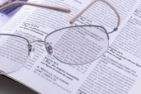 【選べるカラーと度数】チタンプラス（男女兼用）目を守るサングラス＋お出かけルーペ ブラウン