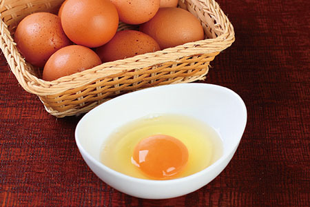 ミネラルを豊富に含んだ越前赤玉子30個(27個+卵割れ補償3個)