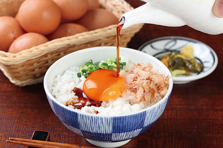 ミネラルを豊富に含んだ越前赤玉子30個(27個+卵割れ補償3個)