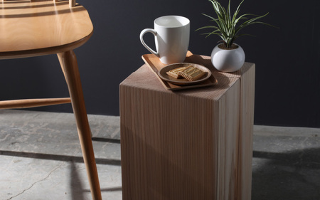 【受注生産】【削り出しの京若狭杉が癒やす】杉のサイドテーブル 最高級「芯去り」仕様 ナチュラル 家具