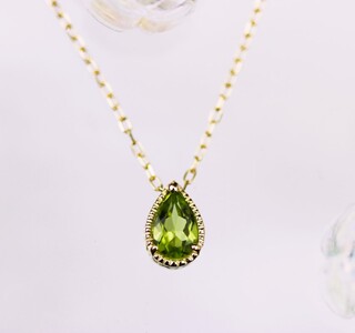 K10YGペリドットしずくペンダント【KPE-2075】