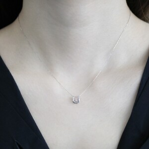 ダンシングストーンダイヤペンダント(ネックレス)10金ホワイトゴールド・0.05ct［D10-0020］