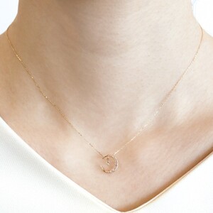 シングルダンシングストーンペンダント(ネックレス)【三日月】10金イエローゴールド ダイヤモンド 0.07ct SKP-0006