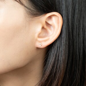 【甲府ジュエリー】K18 ダイヤ 片耳ピアス(15132119)