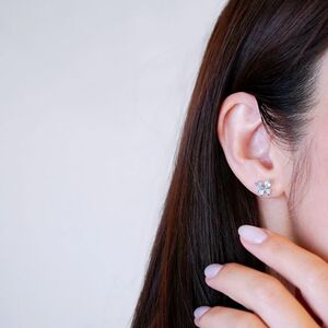 【ジュエリー】K10 イエローゴールド ブルートパーズ バタフライ 蝶 ピアス 保証書付 SE-2953