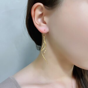 K18 ウェーブダイヤ ピアスGD-3046