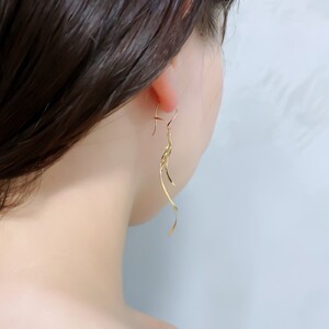 K18 ウェーブダイヤ ピアスGD-3046