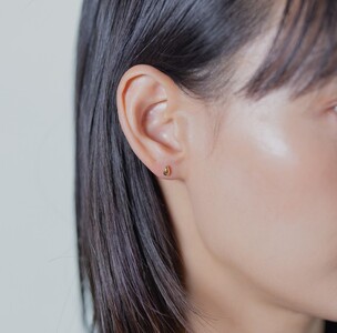 【甲府ジュエリー】K18　しずくピアス　3×5mm（19701926）