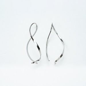 【甲府ジュエリー】Pt900　プラチナ　ウェーブピアス（15132483）