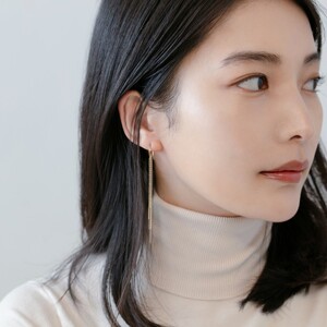 揺れる!【K18イエローゴールド チェーンピアス】顔回りが華やかになるモテピアス / KG01001P